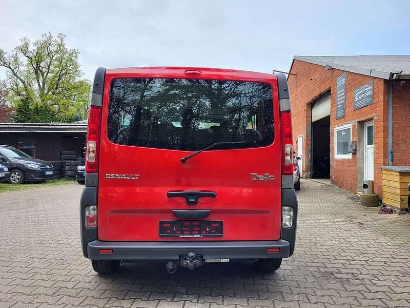 Gebraucht Renault Trafic 145 PS (106 kW) 2010 Volcano red Van / Kleinbus