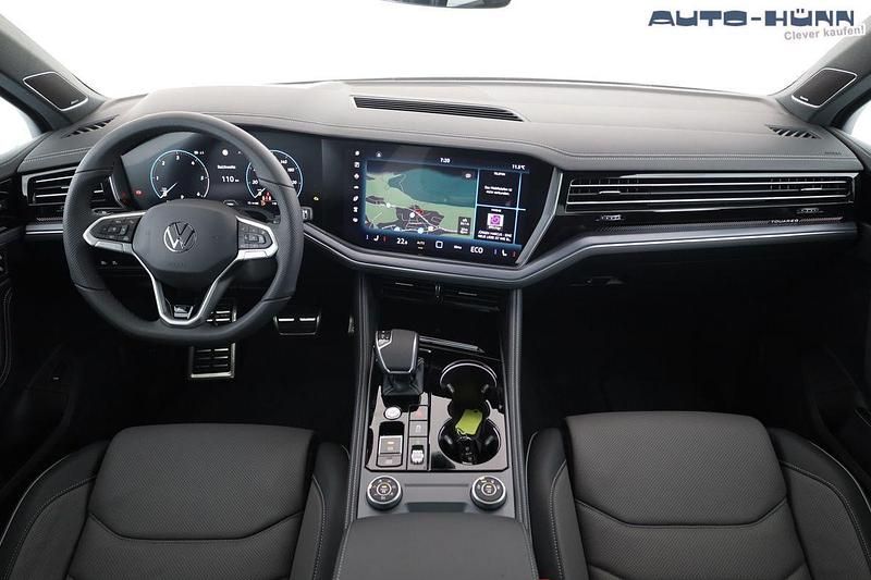 Gebraucht VW Touareg R-line 286 PS (210 kW) 2024 Sechura beige metall SUV