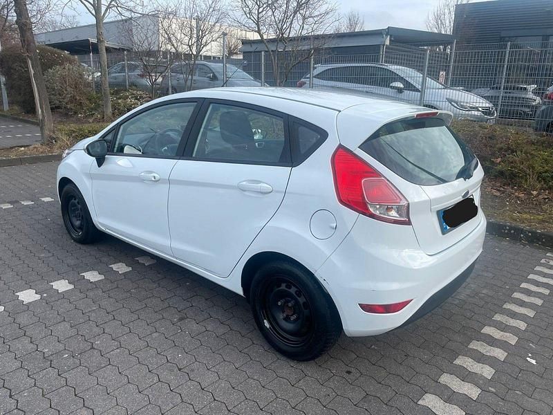 Gebraucht Ford Fiesta Titanium 82 PS (60 kW) 2015 Weiß Kleinwagen