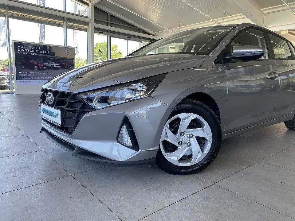 Gebraucht Hyundai i20 Select 84 PS (61 kW) 2022 Brass Kleinwagen