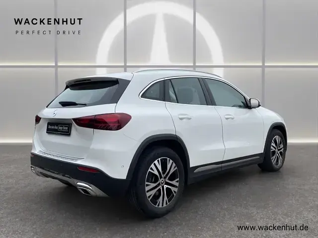 Gebraucht Mercedes GLA200 Progressive 150 PS (110 kW) 2024 Weiss SUV