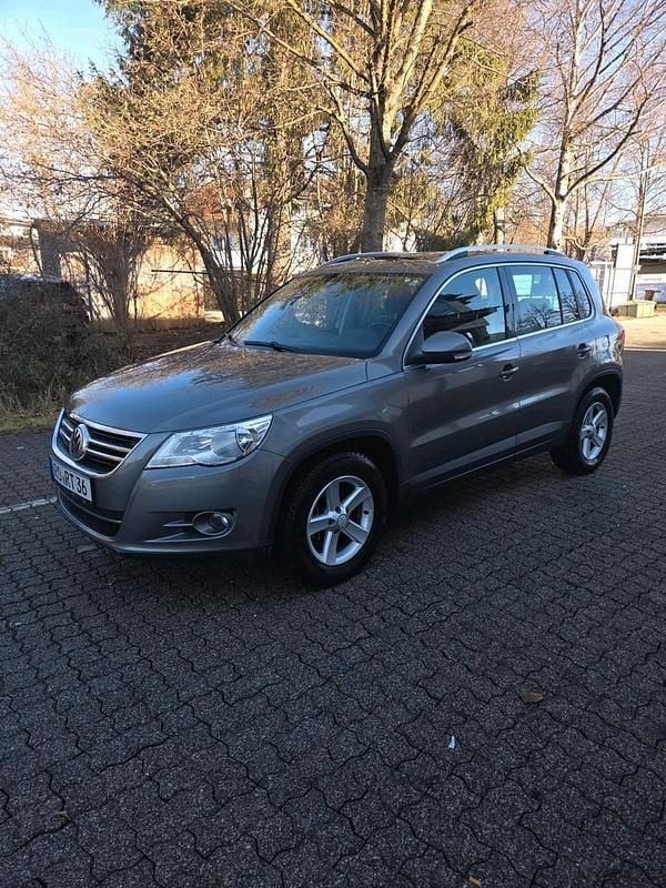 Grau Gebraucht 2009 VW Tiguan SUV | 8.150 € (Guter Preis) - Bild 1/4