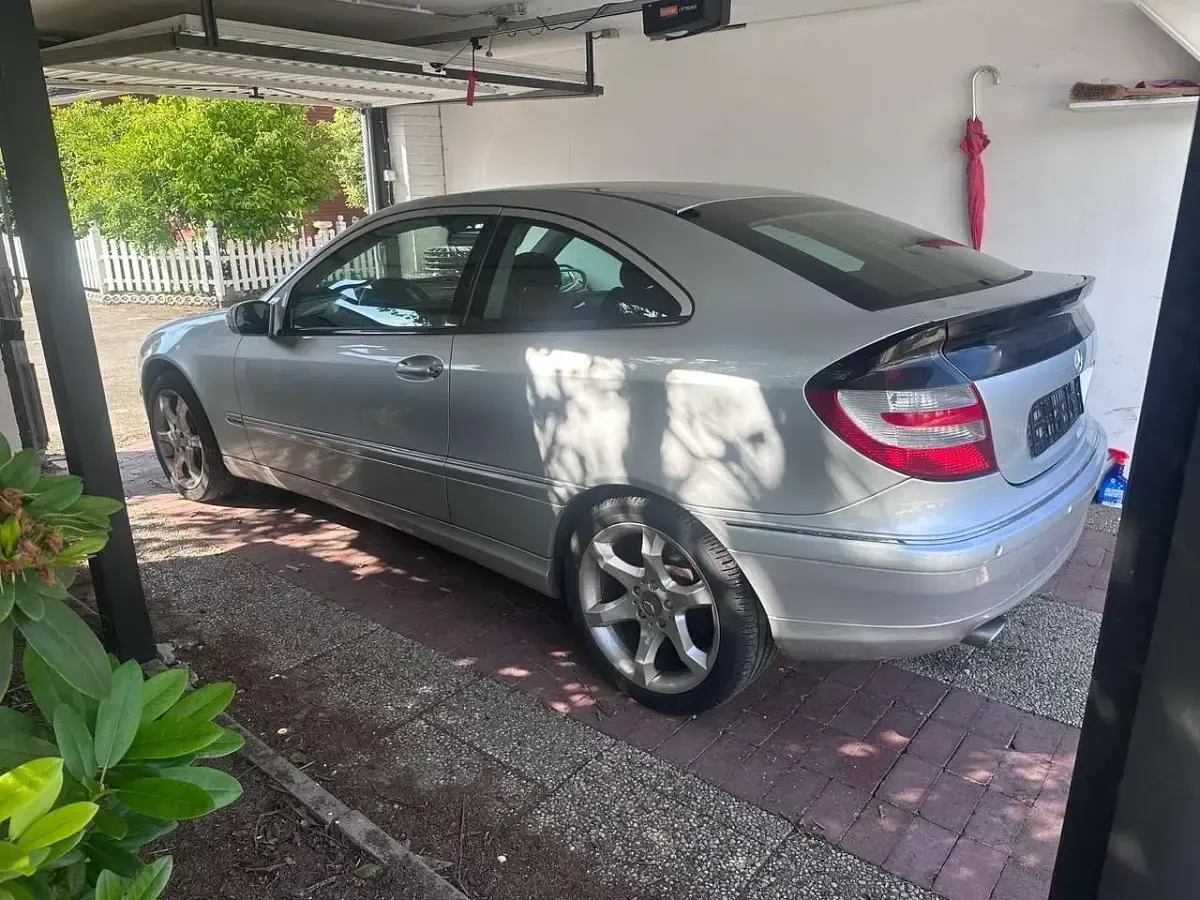 Gebraucht Mercedes C180 143 PS (105 kW) 2007 Grau Coupé