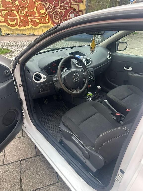 Gebraucht Renault Clio IV 75 PS (55 kW) 2012 Weiß Limousine