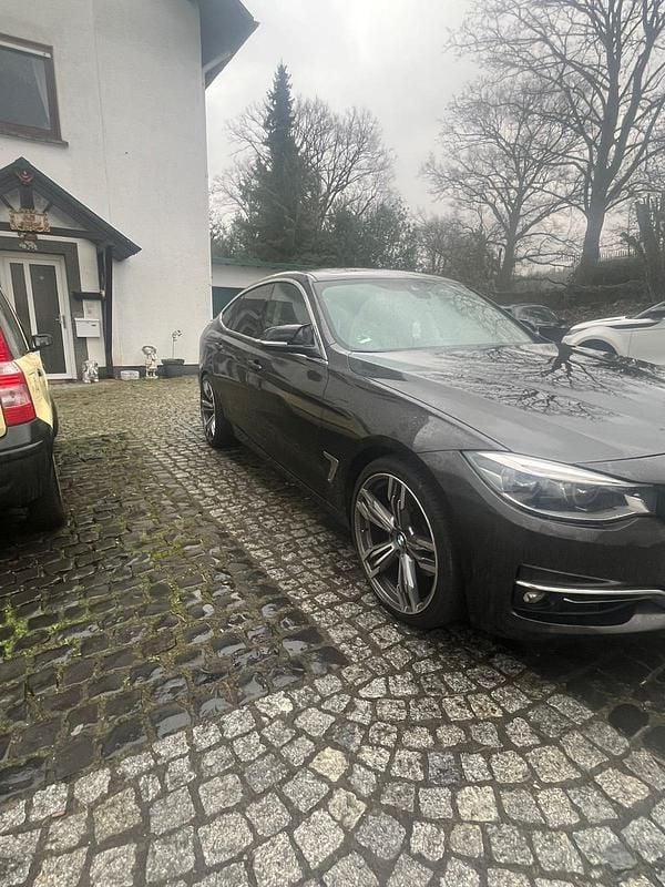 Gebraucht BMW 330 258 PS (189 kW) 2018 Braun Limousine