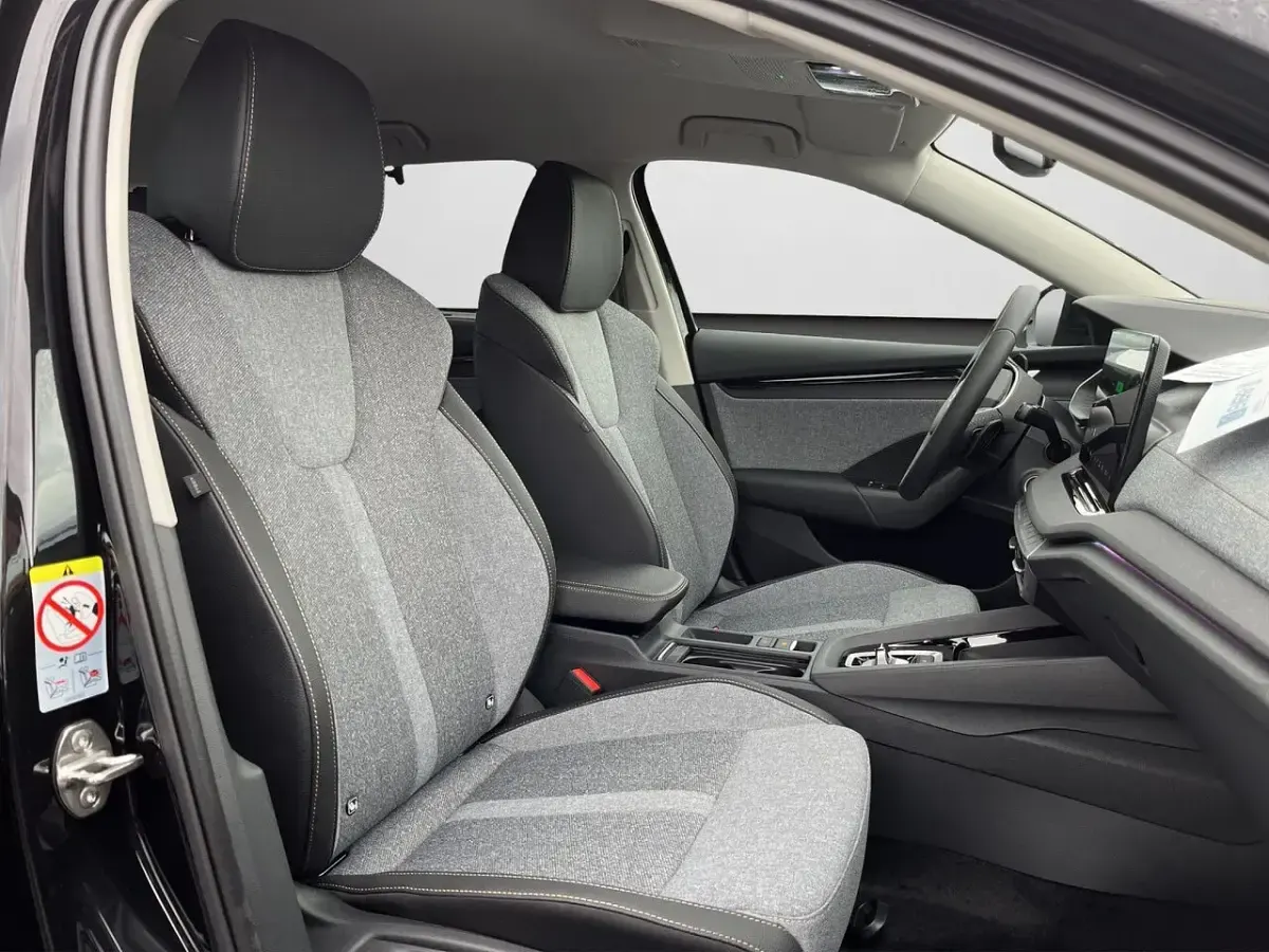 Neu Skoda Octavia 150 PS (110 kW) 2026 Blackmagic perleffekt (metallic) Limousine