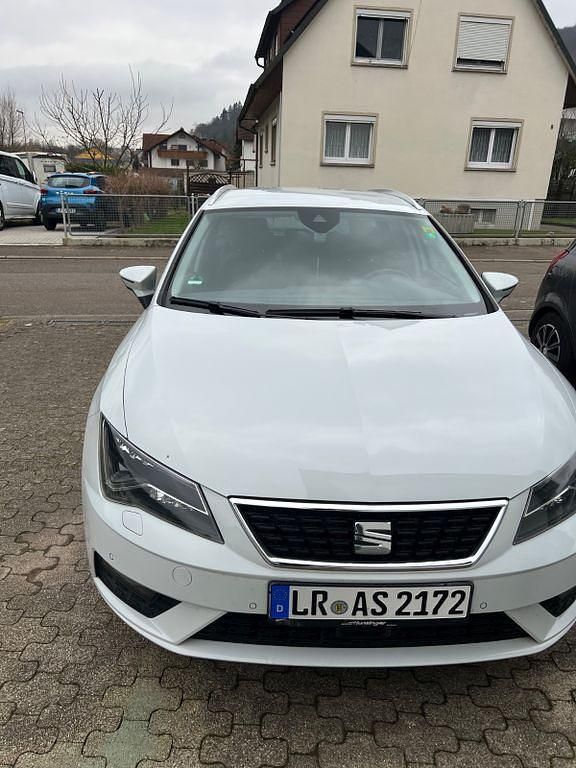 Weiß Gebraucht 2019 Seat Leon FR Limousine | 11.999 € (Fairer Preis) - Bild 1/4