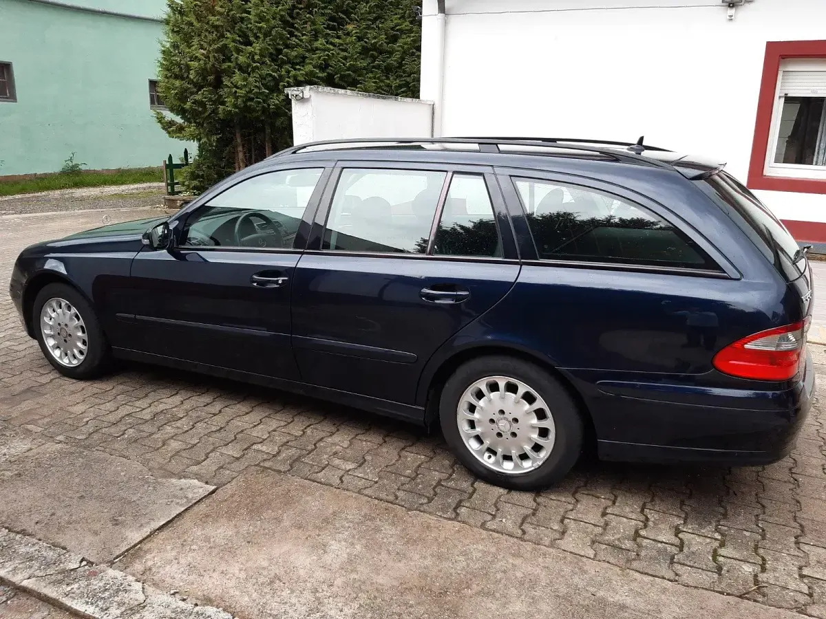 Usado Mercedes E220 2007 Azul Familiar