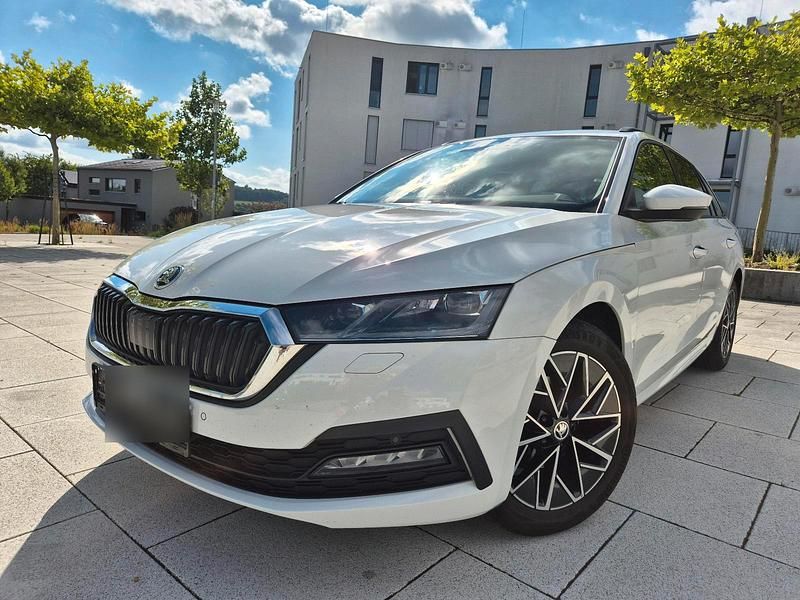 Weiß Gebraucht 2020 Skoda Octavia Ambition Kombi | 20.500 € (Fairer Preis) - Bild 1/4