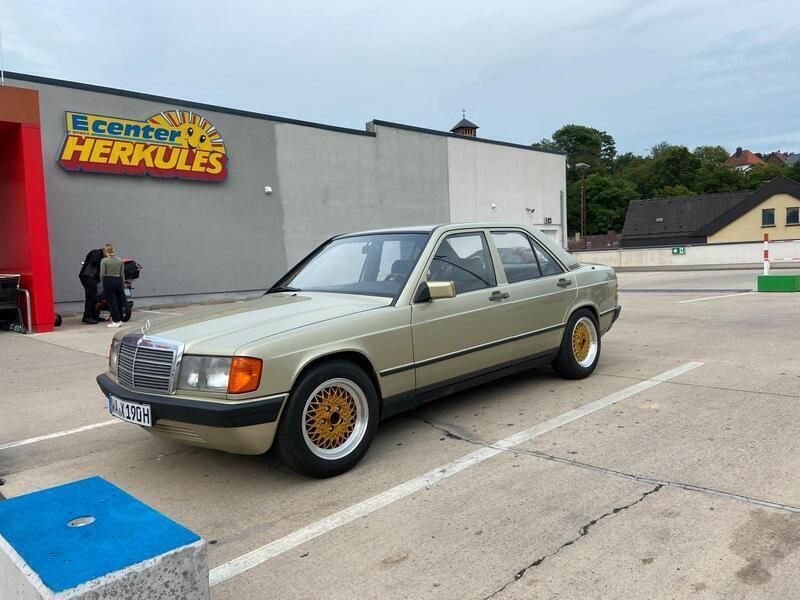 Grün Gebraucht 1983 Mercedes 190 Limousine | 7.000 € - Bild 1/2