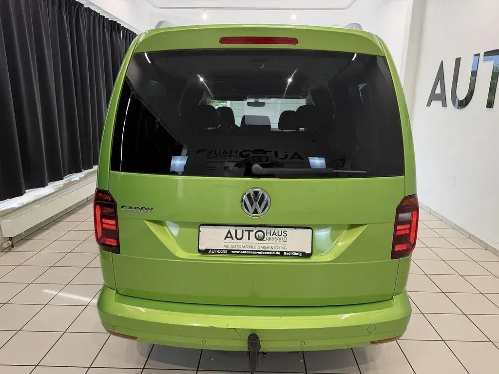 Second-hand VW Caddy Maxi Join 125 CP (91 kW) 2018 Verde Monovolum