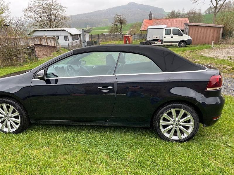 Second-hand VW Golf 105 CP (77 kW) 2011 Negru Cabrio