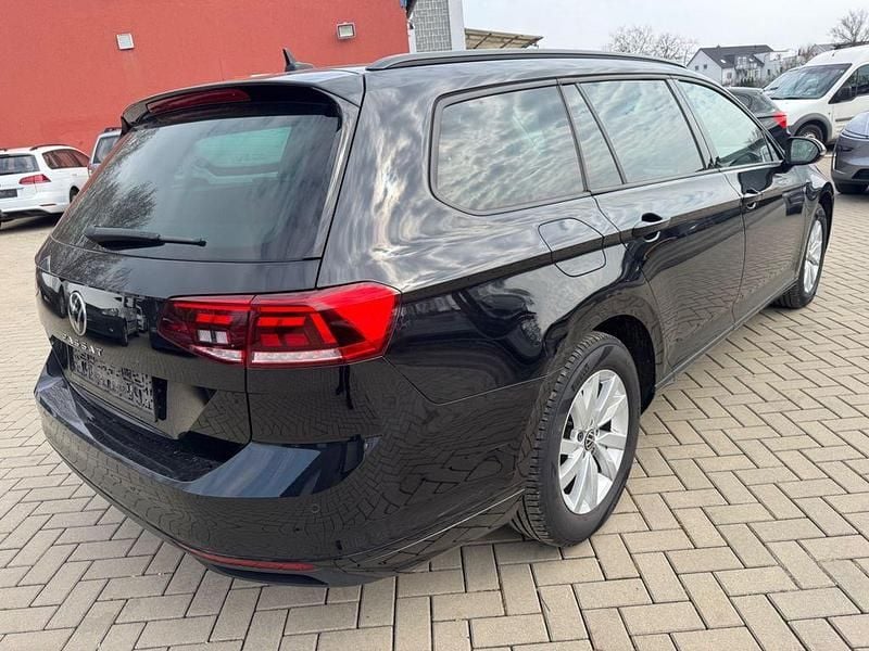 Gebraucht VW Passat 150 PS (110 kW) 2022 Schwarz Kombi