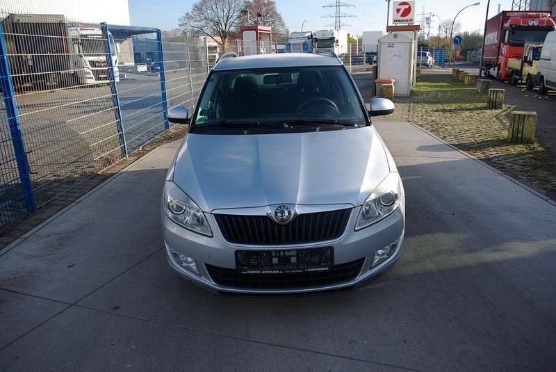 Schwarz (metallic) Gebraucht 2011 Skoda Fabia Elegance Kombi | 3.880 € (Fairer Preis) - Bild 1/4