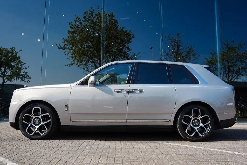 Gebraucht Rolls Royce Cullinan 571 PS (419 kW) 2024 Silber SUV