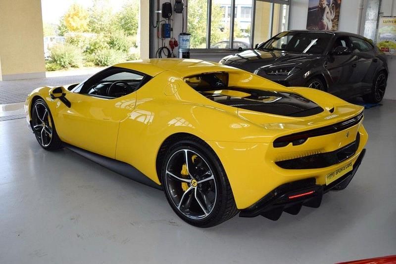 Gebraucht Ferrari 296 829 PS (609 kW) 2023 Giallo modena Coupé