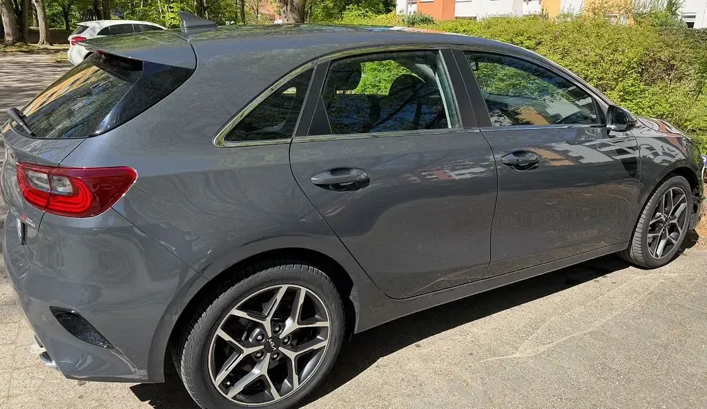 Gebraucht Kia Ceed Spirit 160 PS (117 kW) 2021 Grau Kleinwagen
