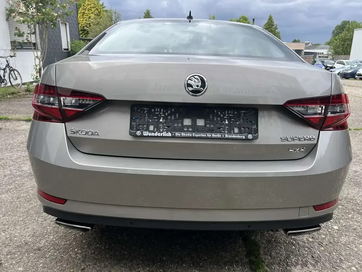 Używany Skoda Superb 280 KM (205 kW) 2016 Brązowy Sedan/Limuzyna