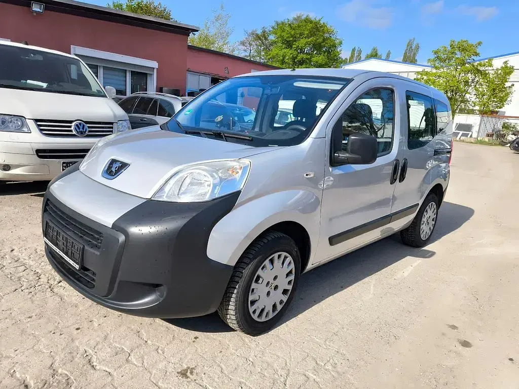 Gebraucht Peugeot Bipper 73 PS (53 kW) 2011 Silber Van / Kleinbus