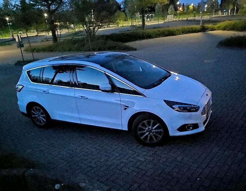 Weiß Gebraucht 2015 Ford S-MAX Titanium Van / Kleinbus | 17.800 € (Fairer Preis) - Bild 1/4