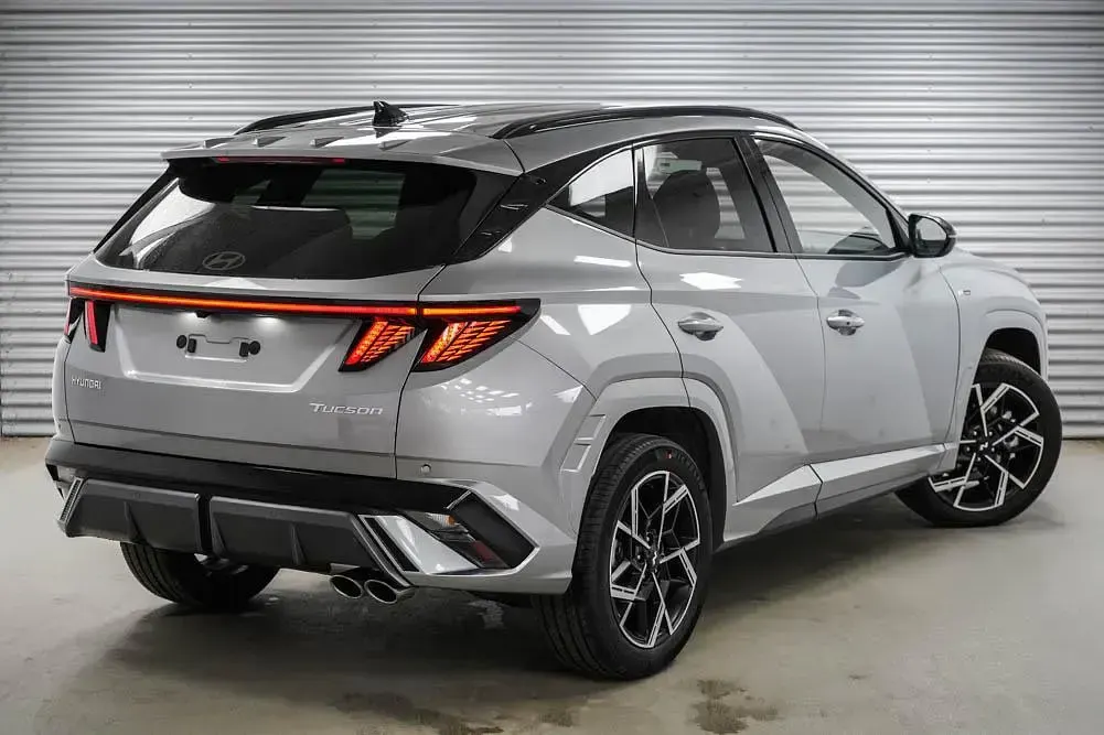 Neu Hyundai Tucson N Line 150 PS (110 kW) 2026 Shimmering silver metallic () SUV