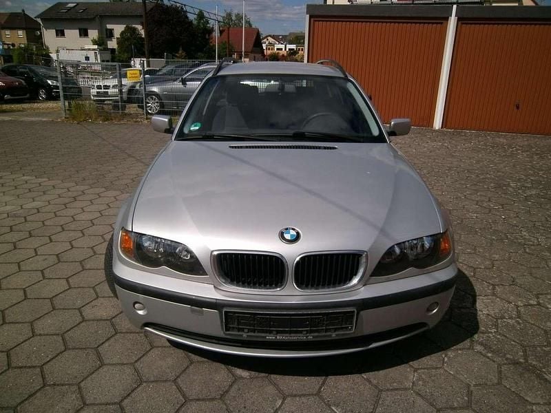 Gebraucht BMW 318 143 PS (105 kW) 2002 Grau Kombi