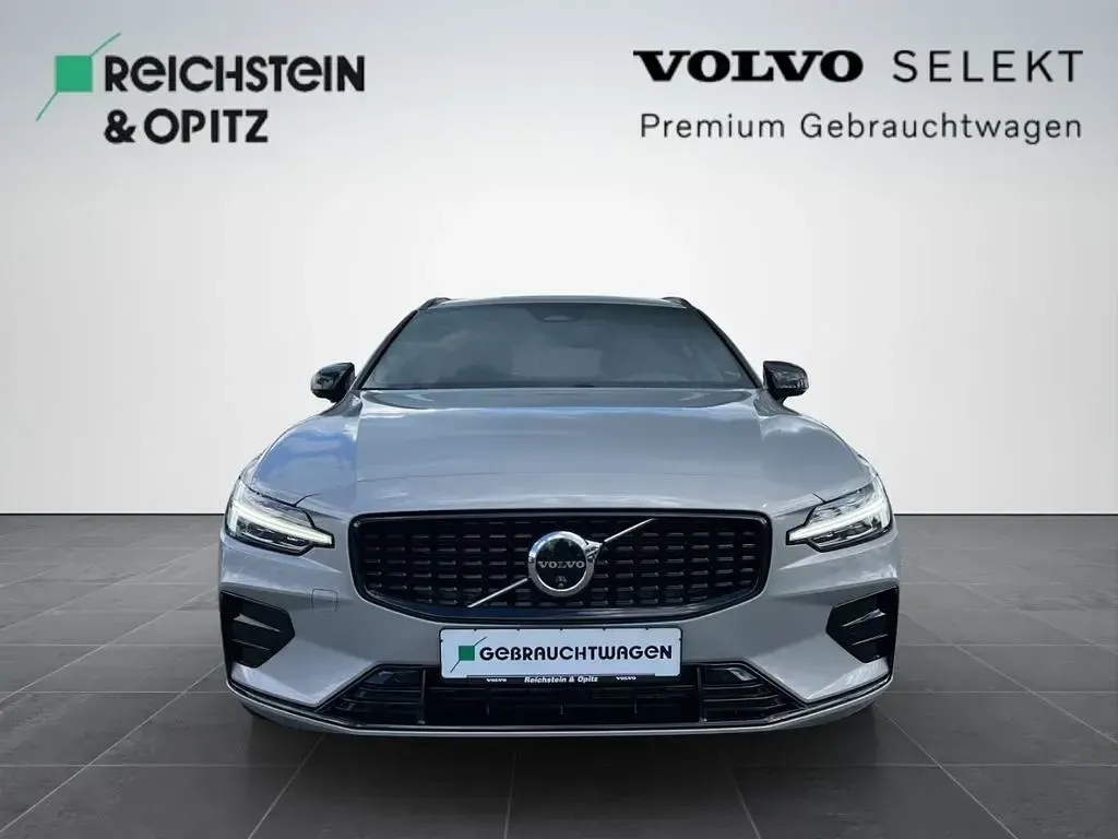 Gebraucht Volvo V60 Plus 197 PS (144 kW) 2025 Silver dawn Kombi