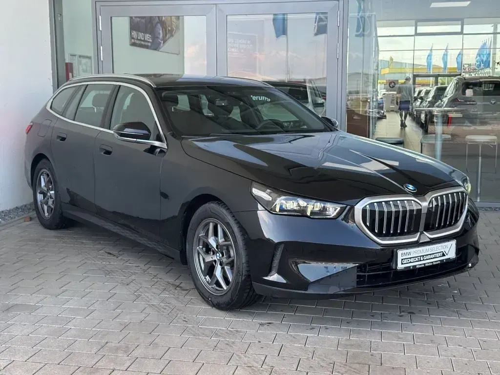 Używany BMW 520 197 KM (144 kW) 2025 Czarny Kombi