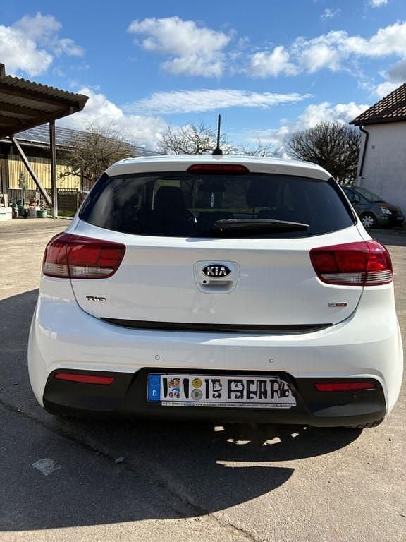 Gebraucht Kia Rio DREAM-TEAM Edition 101 PS (74 kW) 2018 Weiß Limousine
