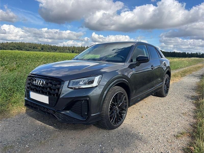 Grau Gebraucht 2021 Audi Q2 S-Line SUV | 23.890 € (Guter Preis) - Bild 1/4