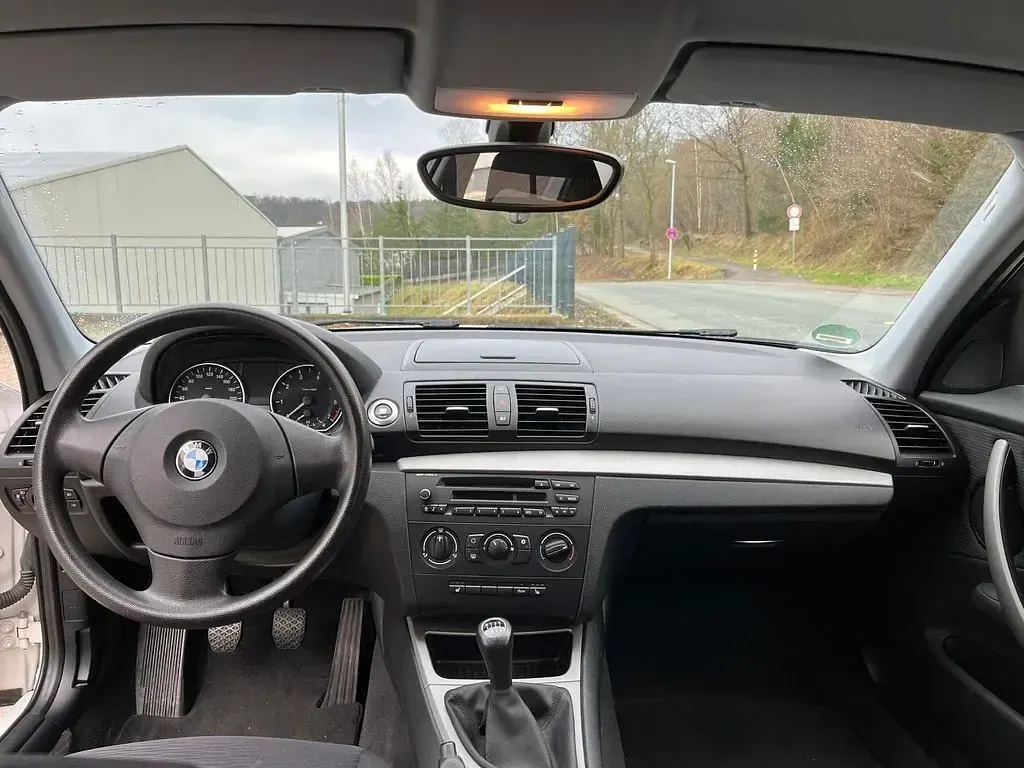 Gebraucht BMW 116 122 PS (89 kW) 2009 Weiß Kleinwagen