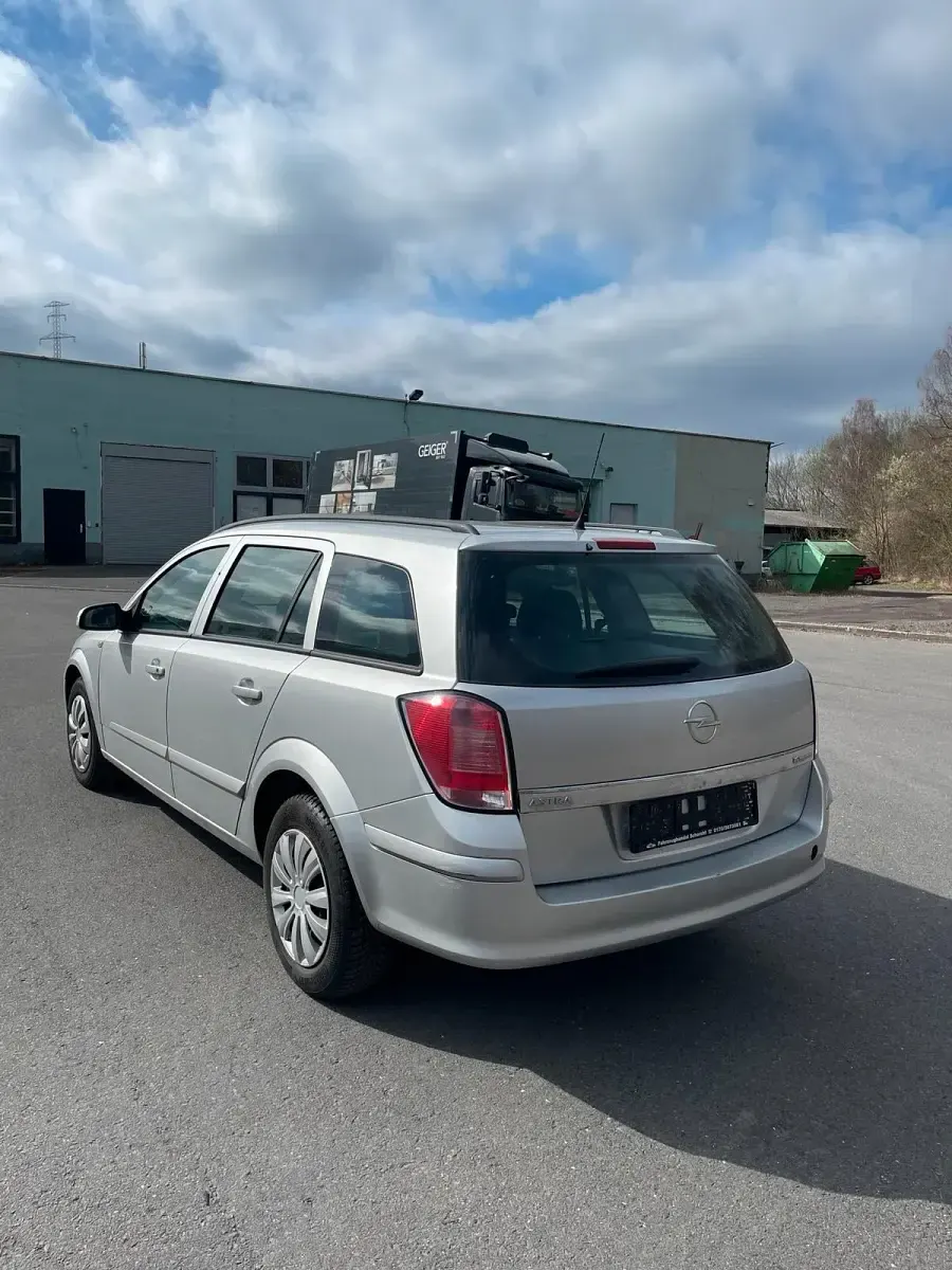 Second-hand Opel Astra 105 CP (77 kW) 2005 Argintiu Break