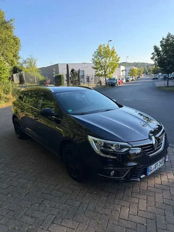 Gebraucht Renault Mégane LIMITED 116 PS (85 kW) 2018 Schwarz Limousine