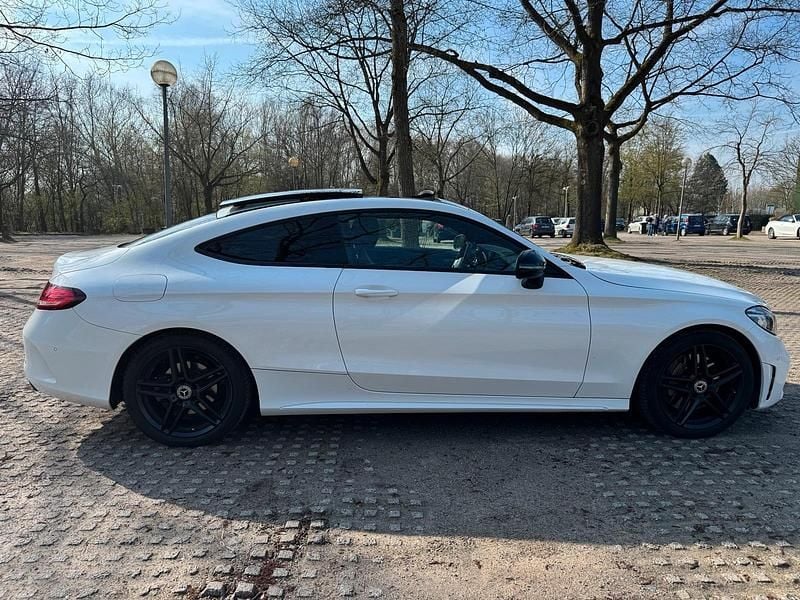 Gebraucht Mercedes C300 AMG line 258 PS (189 kW) 2019 Weiß Coupé