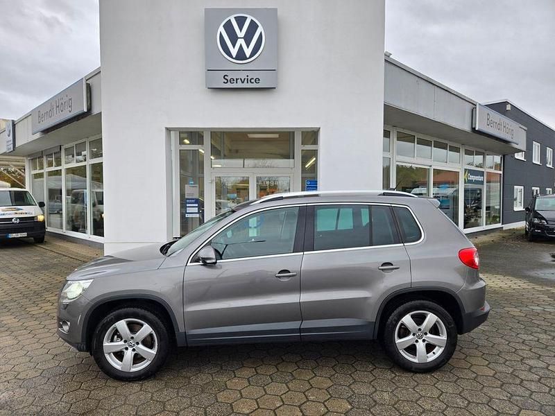 Grau Gebraucht 2008 VW Tiguan Sportline SUV | 8.490 € (Etwas zu teuer) - Bild 1/4