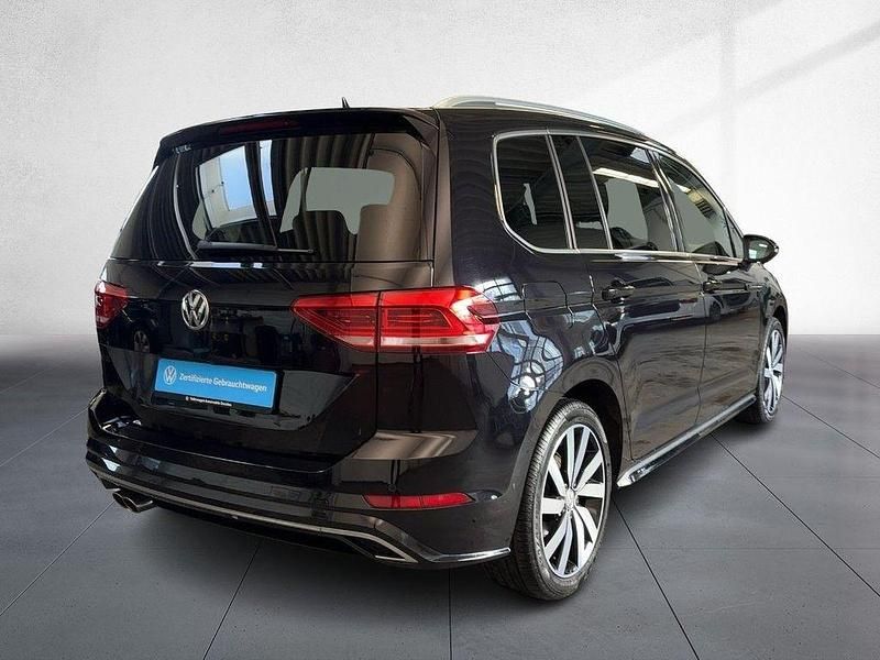 Gebraucht VW Touran Highline 150 PS (110 kW) 2020 Deep black perleffekt Van / Kleinbus