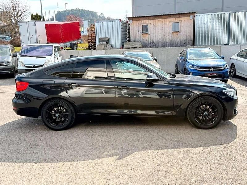 Gebraucht BMW 318 143 PS (105 kW) 2015 Saphirschwarz Limousine