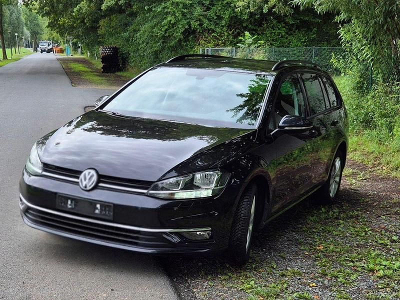 Schwarz Gebraucht 2017 VW Golf VII Comfortline Kombi | 10.990 € (Etwas zu teuer) - Bild 1/4