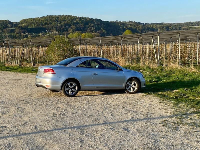 Usata VW Eos 140 CV (102 kW) 2012 Argento Cabrio