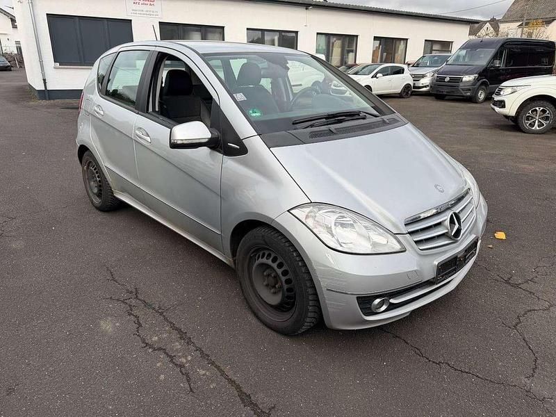 Silber Gebraucht 2010 Mercedes A180 Kleinwagen | 2.350 € (Guter Preis) - Bild 1/4