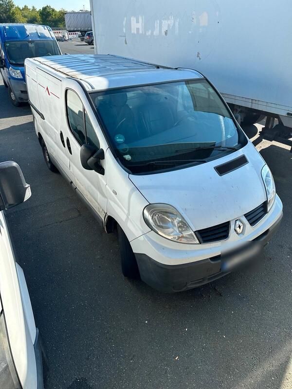 Weiß Gebraucht 2004 Renault Traffic Van / Kleinbus | 3.200 € - Bild 1/4