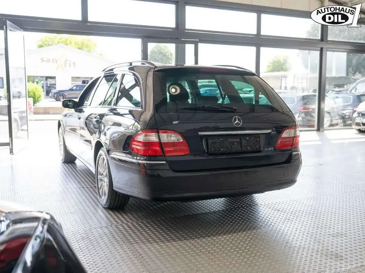 Gebraucht Mercedes E240 Elegance 177 PS (130 kW) 2003 Blau Kombi