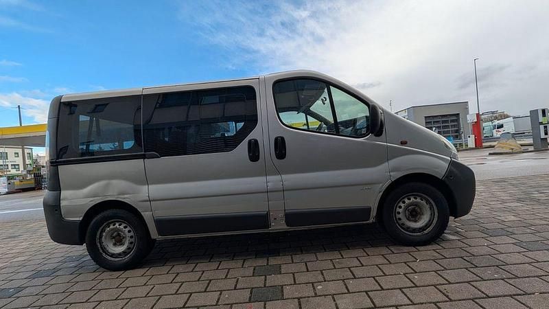 Gebraucht Opel Vivaro 101 PS (74 kW) 2002 Silber Van / Kleinbus