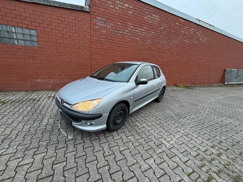 Silber Gebraucht 2006 Peugeot 206 Kleinwagen | 799 € (Fairer Preis) - Bild 1/4