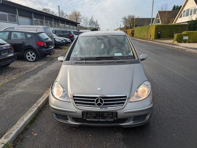Grau Gebraucht 2007 Mercedes A180 Avantgarde Limousine | 800 € (Fairer Preis) - Bild 1/4