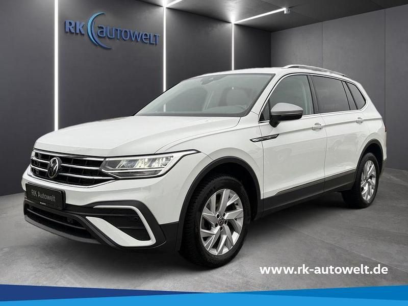 Weiss Gebraucht 2022 VW Tiguan Allspace Life SUV | 36.790 € (Teuer) - Bild 1/4