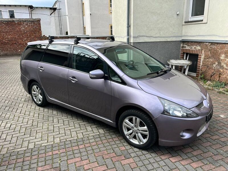 Grau Gebraucht 2006 Mitsubishi Grandis Invite Van / Kleinbus | 2.490 € (Teuer) - Bild 1/4
