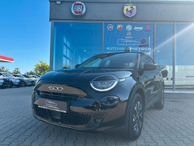 Schwarz Neu 2025 Fiat 600 Limousine | 29.964 € (Teuer) - Bild 1/4