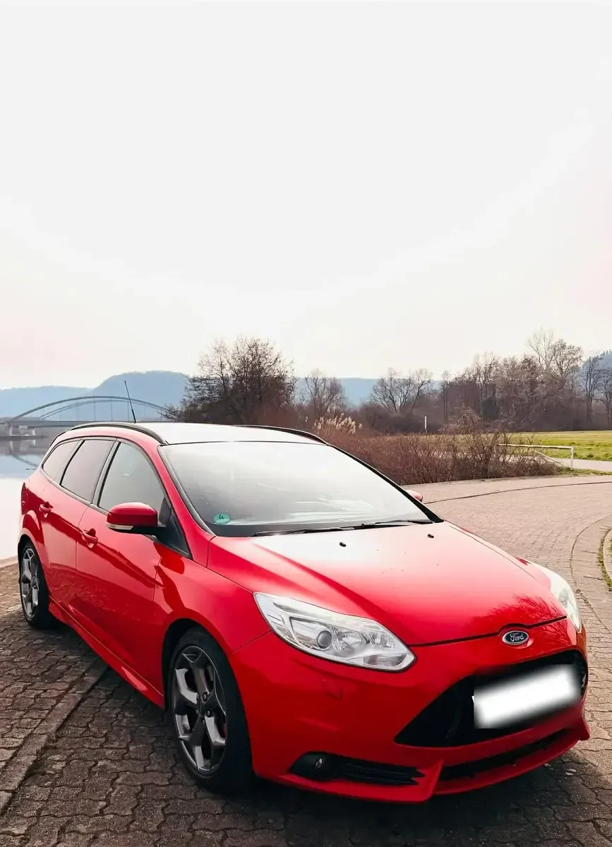 Gebraucht Ford Focus ST 250 PS (183 kW) 2012 Rot Kombi
