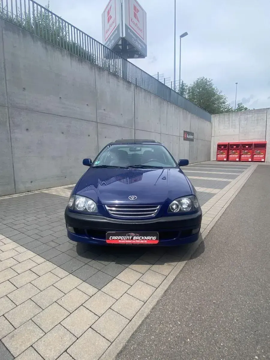Gebraucht Toyota Avensis 128 PS (94 kW) 2000 Blau Limousine